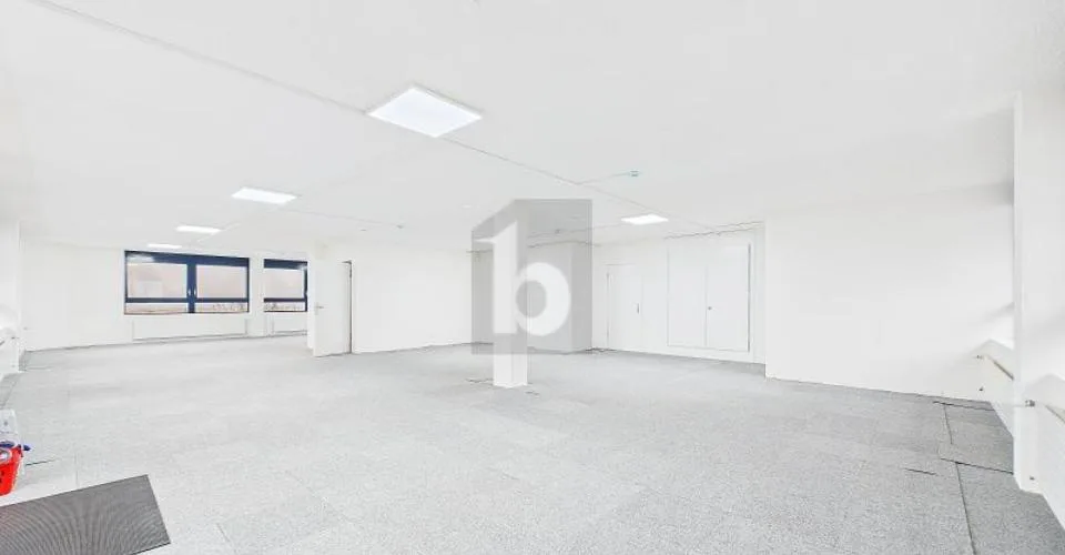 HELLER SHOWROOM AN TOP LAGE