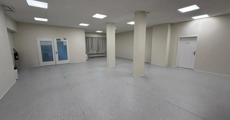 Espaces spacieux pour bureaux, studios et/ou commerces à Wasgenring