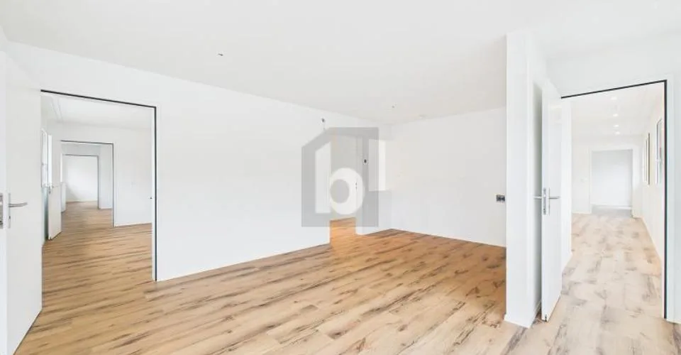 NEUBAU, HELL UND MODERN IM DORFKERN!