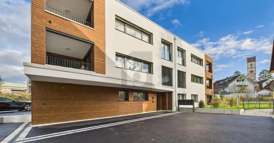 NEUBAU, HELL UND MODERN IM DORFKERN!