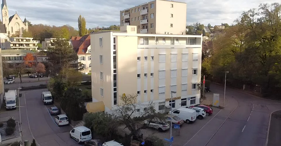 Restaurant à Louer : Emplacement Idéal et Grande Capacité