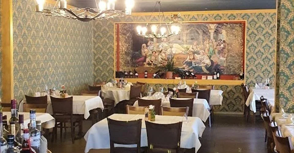 Restaurant à Louer : Emplacement Idéal et Grande Capacité
