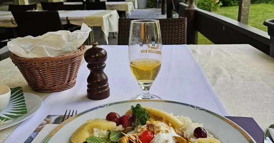 Restaurant à Louer : Emplacement Idéal et Grande Capacité