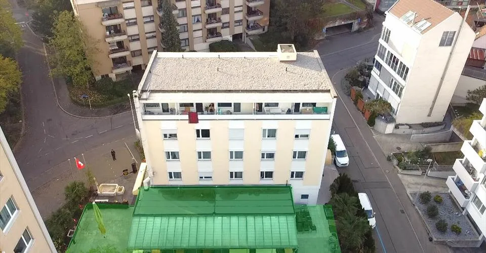 Restaurant à Louer : Emplacement Idéal et Grande Capacité