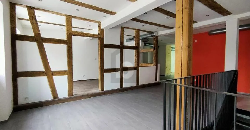 IDEAL FÜR COIFFEUR ODER KOSMETIK, ZENTRAL
