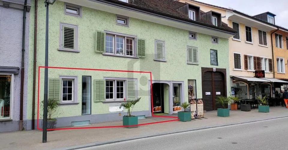 IDEAL FÜR COIFFEUR ODER KOSMETIK, ZENTRAL