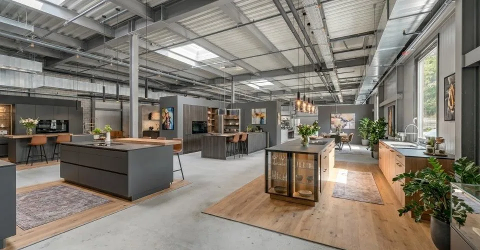 Surfaces de vente et d'exposition flexibles dans l'attractif parc d'Aschera