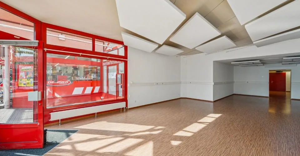 Surface commerciale avec vitrine, idéalement située à Bremgarten