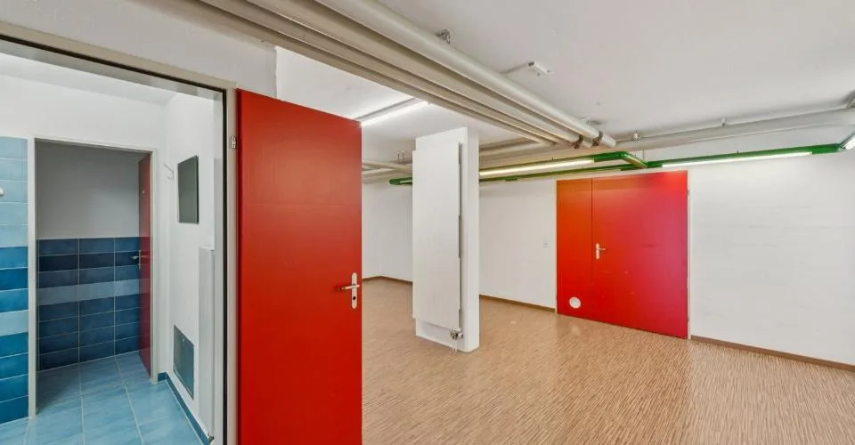Surface commerciale avec vitrine, idéalement située à Bremgarten