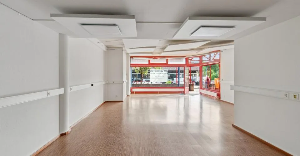 Surface commerciale avec vitrine, idéalement située à Bremgarten