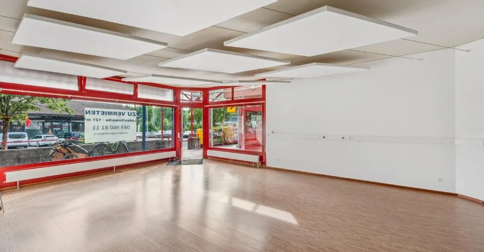 Surface commerciale avec vitrine, idéalement située à Bremgarten
