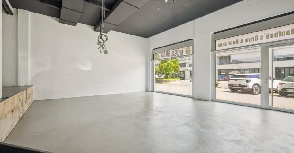 Joli local commercial très bien situé à Perron Ouest, Muri AG