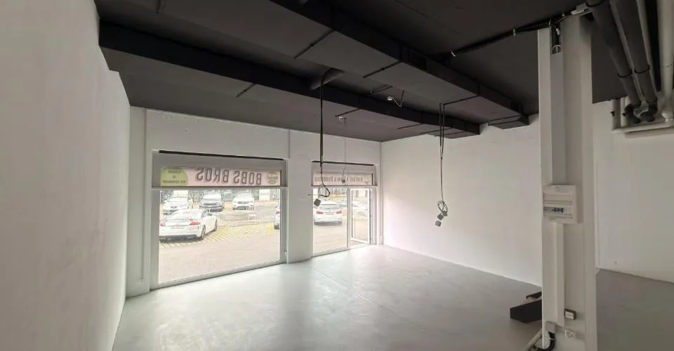 Joli local commercial très bien situé à Perron Ouest, Muri AG