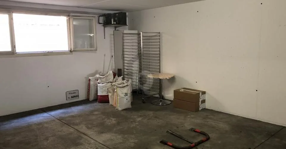 NEGOZIO IN POSIZIONE CENTRALE