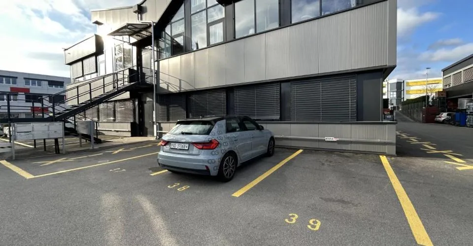 Spacieux locaux commerciaux de 164m2 idéalement situé à Gland