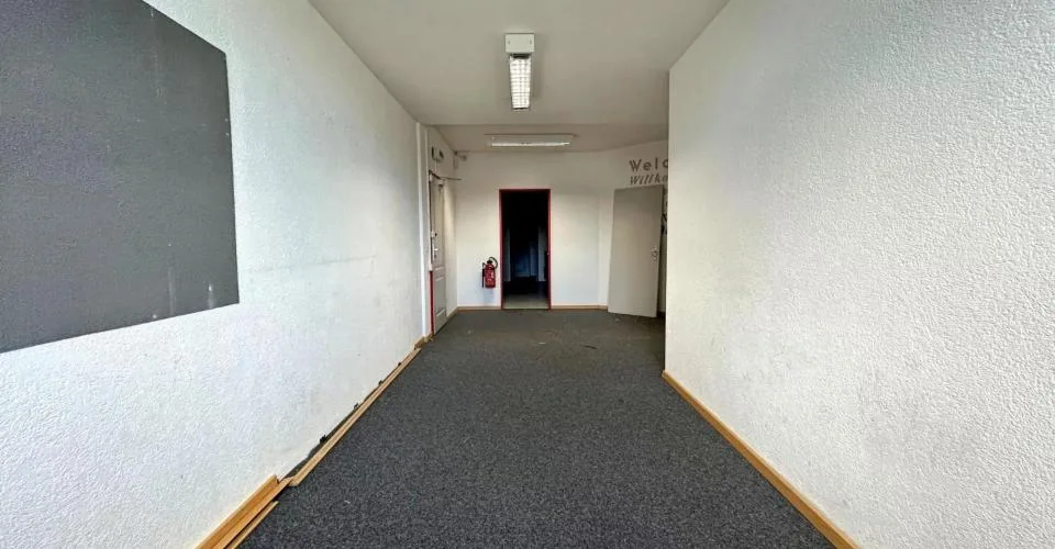 Spacieux locaux commerciaux de 164m2 idéalement situé à Gland