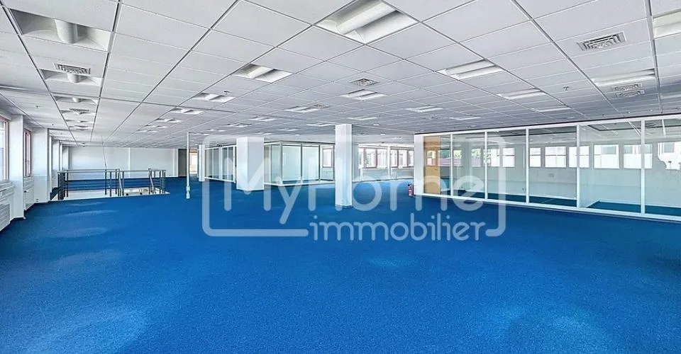 Grande surface commerciale de 1'485 m2 sur 2 niveaux à Lonay