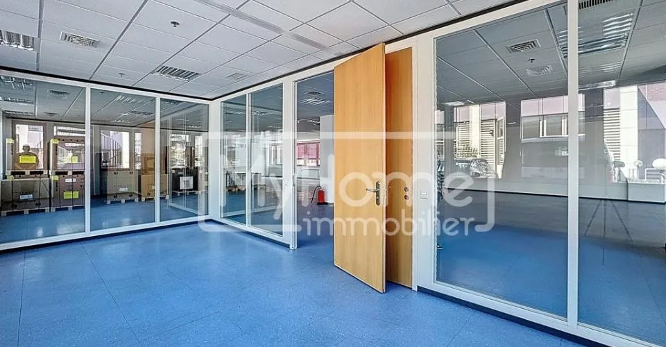 Grande surface commerciale de 1'485 m2 sur 2 niveaux à Lonay