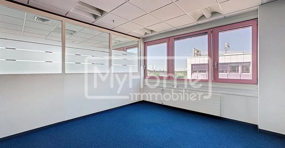 Grande surface commerciale de 1'485 m2 sur 2 niveaux à Lonay