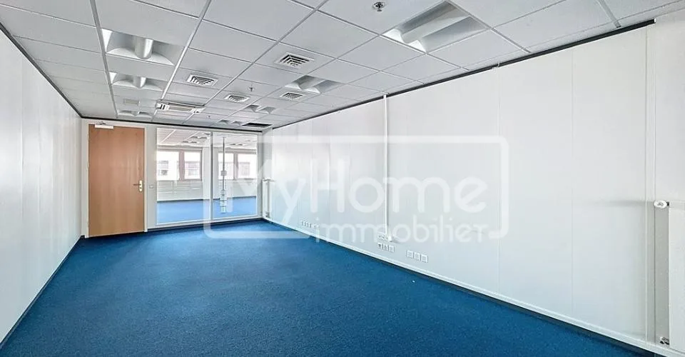 Grande surface commerciale de 1'485 m2 sur 2 niveaux à Lonay