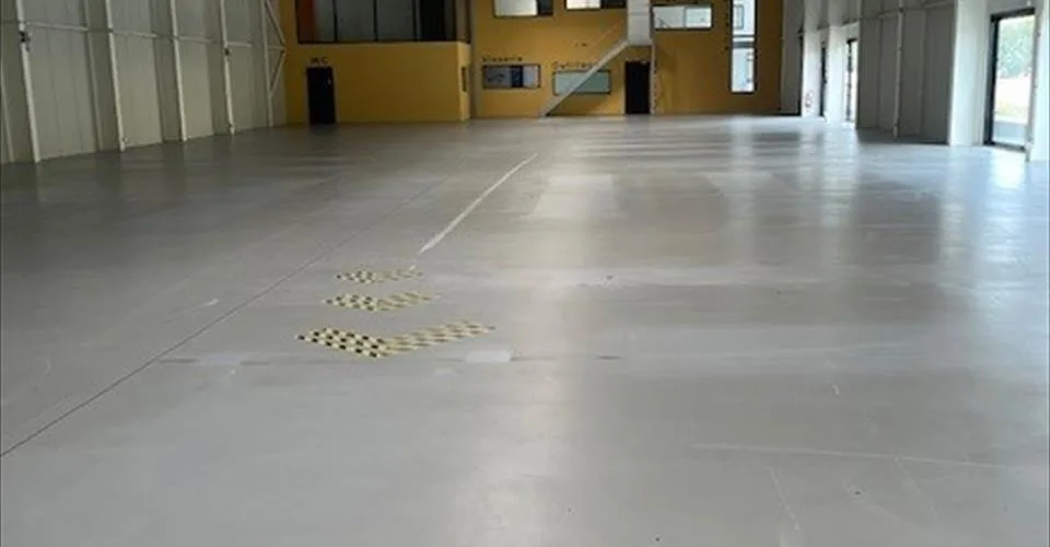 À louer à Yverdon-les-Bains - Surface commerciale et dépôts disponibles immédiatement