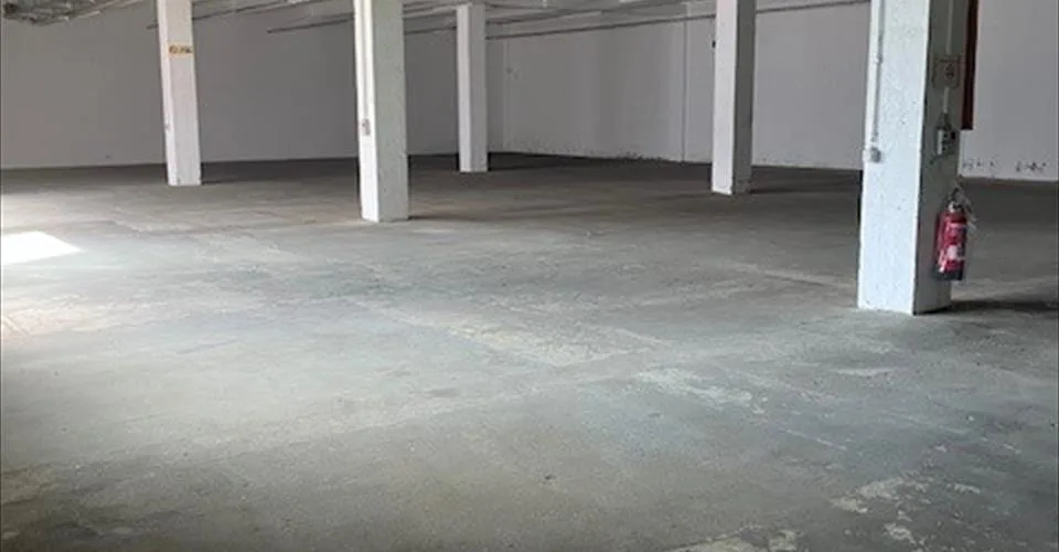 À louer à Yverdon-les-Bains - Surface commerciale et dépôts disponibles immédiatement