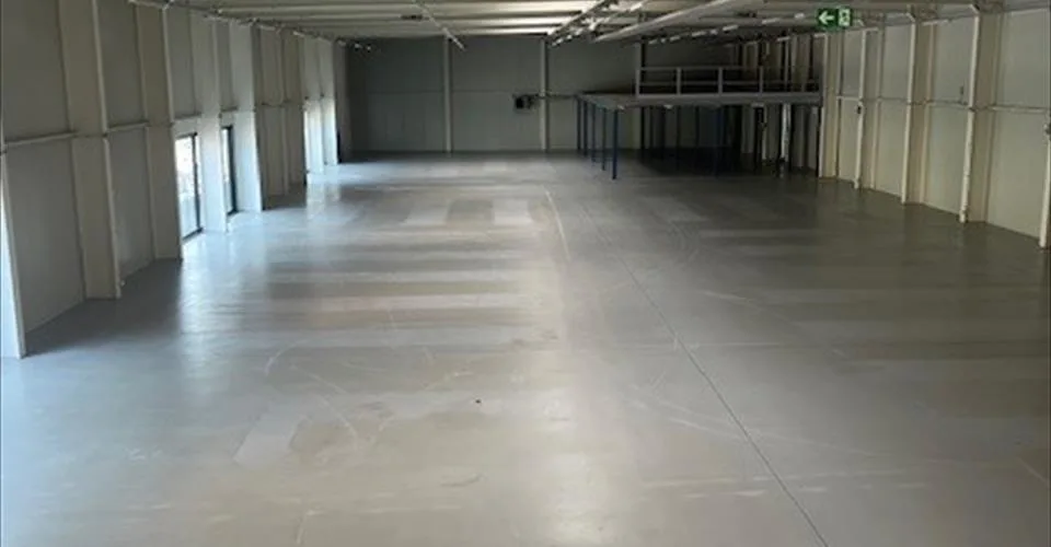 À louer à Yverdon-les-Bains - Surface commerciale et dépôts disponibles immédiatement