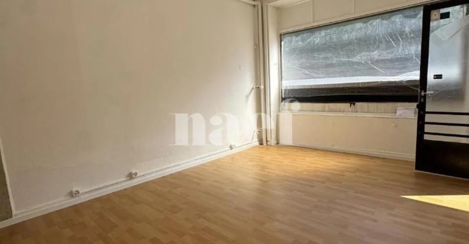 Arcade commerciale de 19 m² à louer – Rue de la Borde