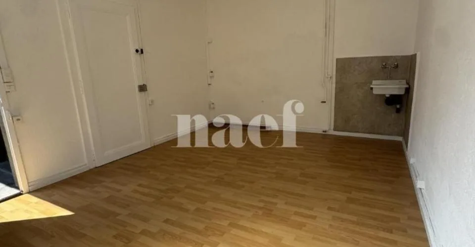Arcade commerciale de 19 m² à louer – Rue de la Borde