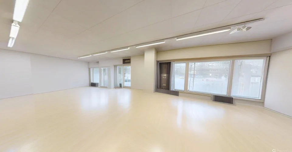 À louer - Arcade commerciale 100 m2 - Écublens