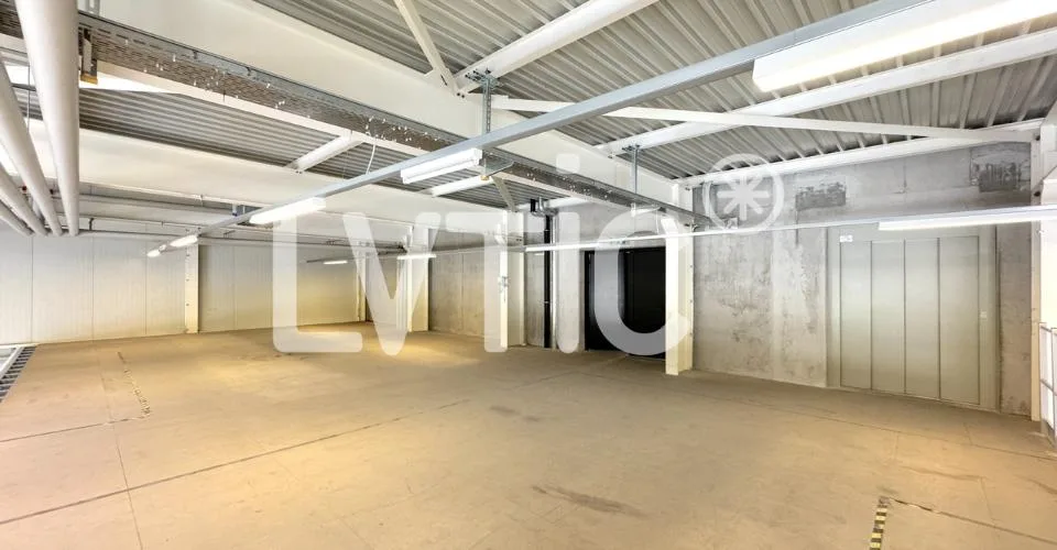 Locaux, showrooms, dépôts de 1000 m2 à louer à Yverdon