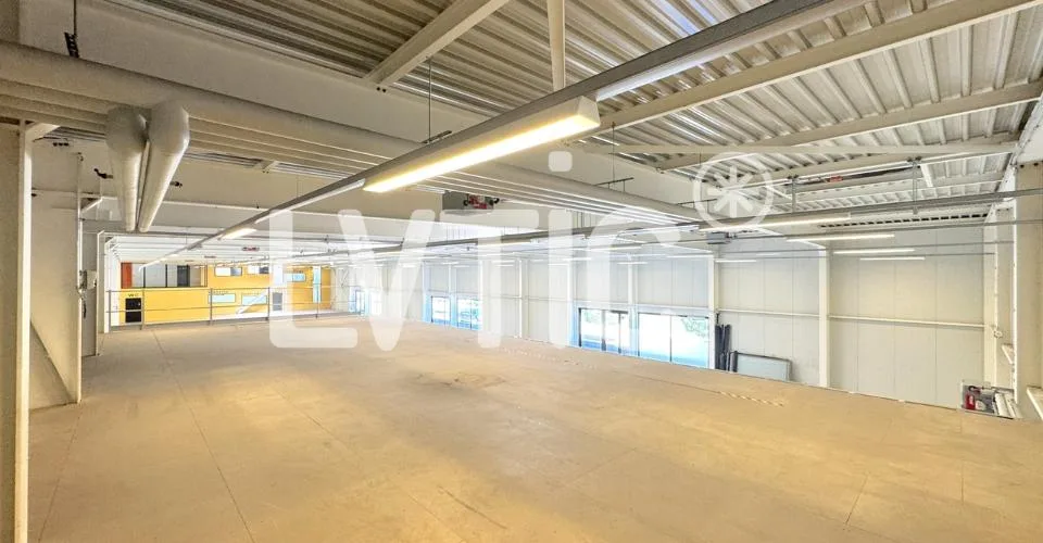 Locaux, showrooms, dépôts de 1000 m2 à louer à Yverdon