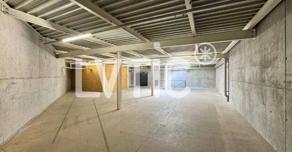 Locaux, showrooms, dépôts de 1000 m2 à louer à Yverdon