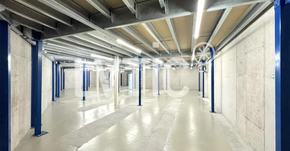 Locaux, showrooms, dépôts de 1000 m2 à louer à Yverdon