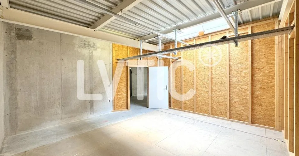 Locaux, showrooms, dépôts de 1000 m2 à louer à Yverdon