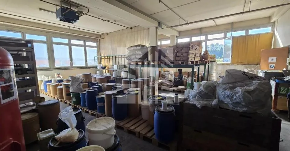 Vaste local commercial à Ecublens