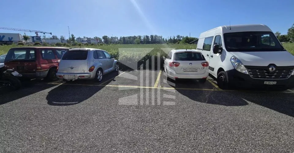 Vaste local commercial à Ecublens