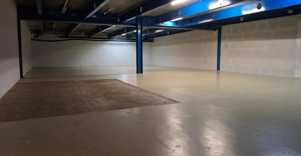 GRANDE HALLE DE STOCKAGE de plein pied