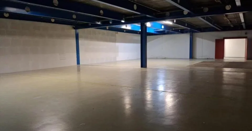 GRANDE HALLE DE STOCKAGE de plein pied