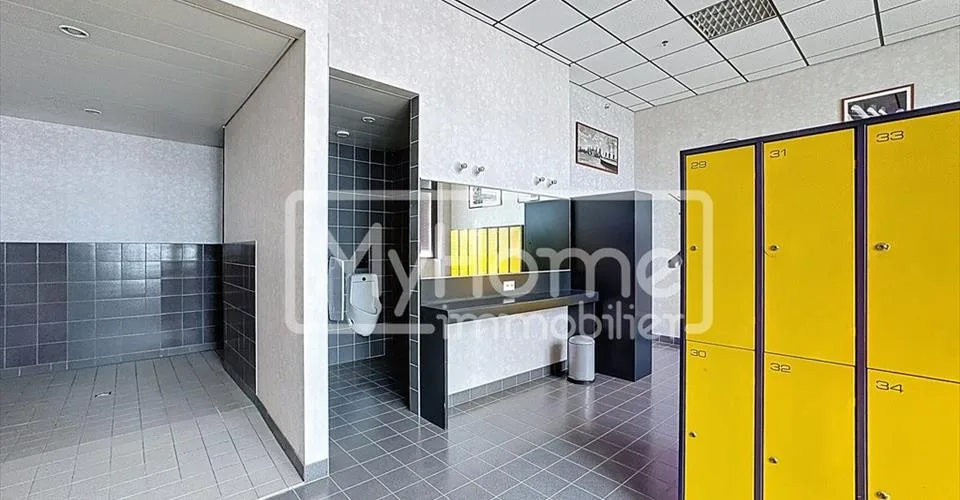 Salle de fitness de 967 m2 à Lonay entièrement équipée à louer