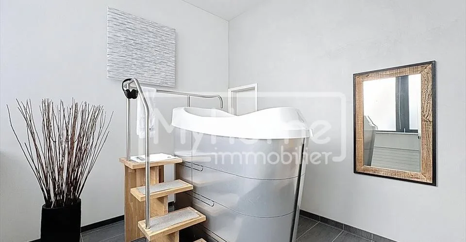 Salle de fitness de 967 m2 à Lonay entièrement équipée à louer