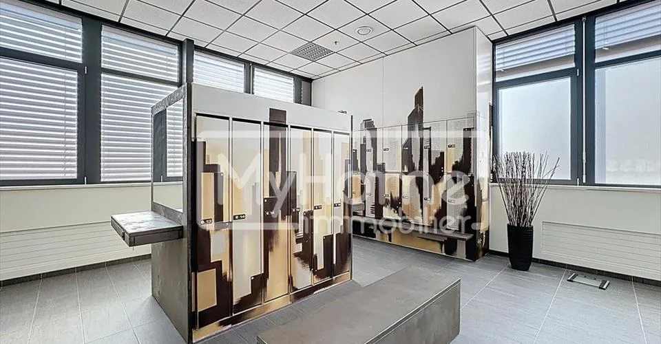 Salle de fitness de 967 m2 à Lonay entièrement équipée à louer