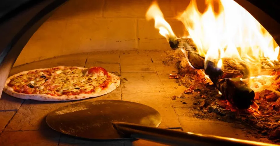 Proche de Cossanay : Superbe Restaurant - Pizzéria