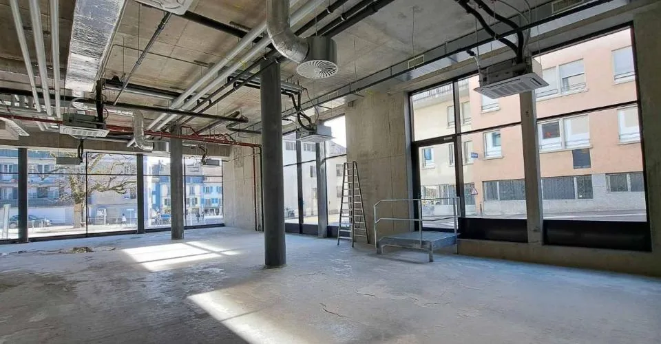 Arcades commerciales sises au Centre de Rolle