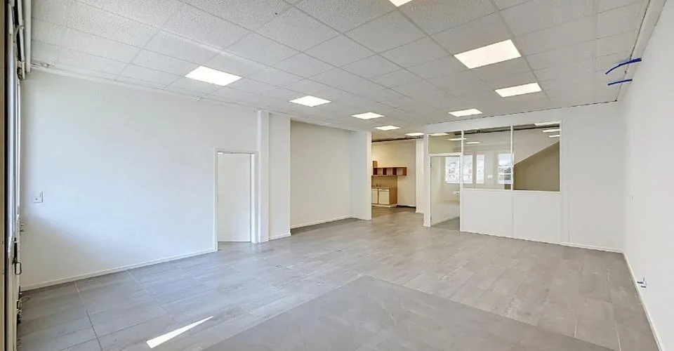 Local commercial d'environ 137m2