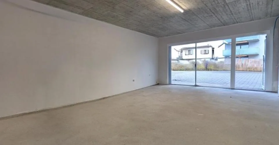 Créez un lieu qui attire ? Surface commerciale avec terrasse d'env. 115m2