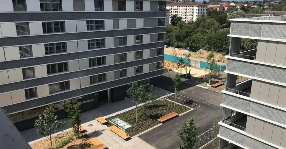 Quartier en pleine expansion, diverses arcades, au gré du preneur