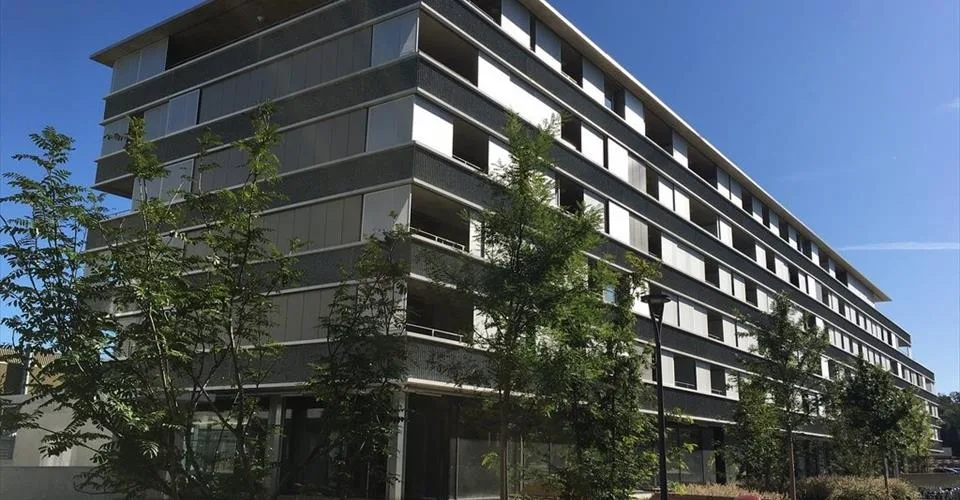 Quartier en pleine expansion, diverses arcades, au gré du preneur