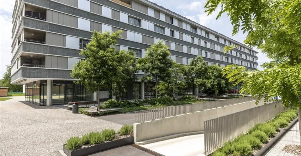 Quartier en pleine expansion, diverses arcades, au gré du preneur