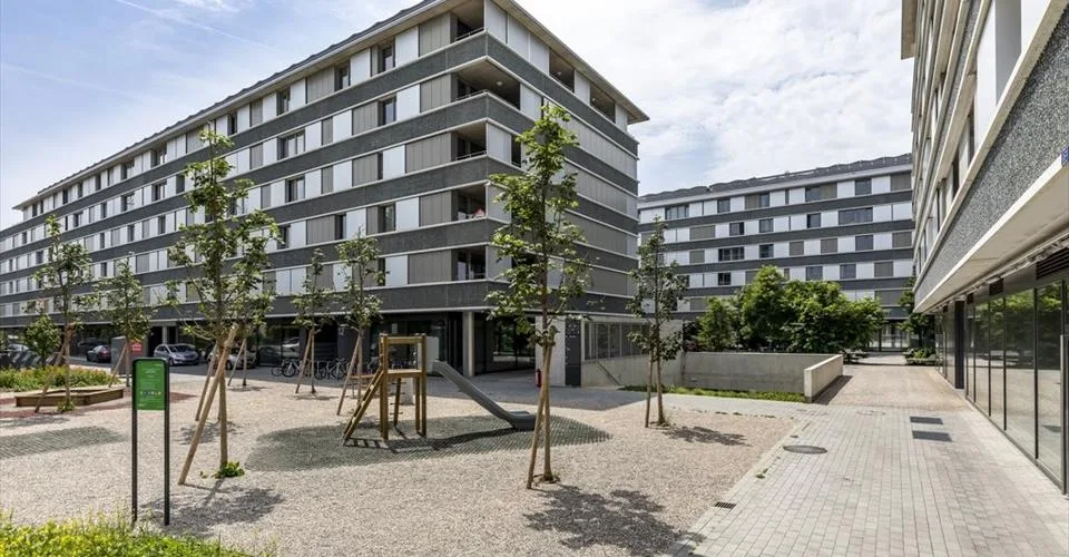 Quartier en pleine expansion, diverses arcades, au gré du preneur